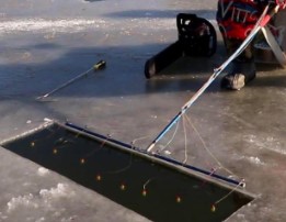 冬天在冰上是怎样锚鱼的呢？需要准备哪些渔具呢？细数一下！ 第1张